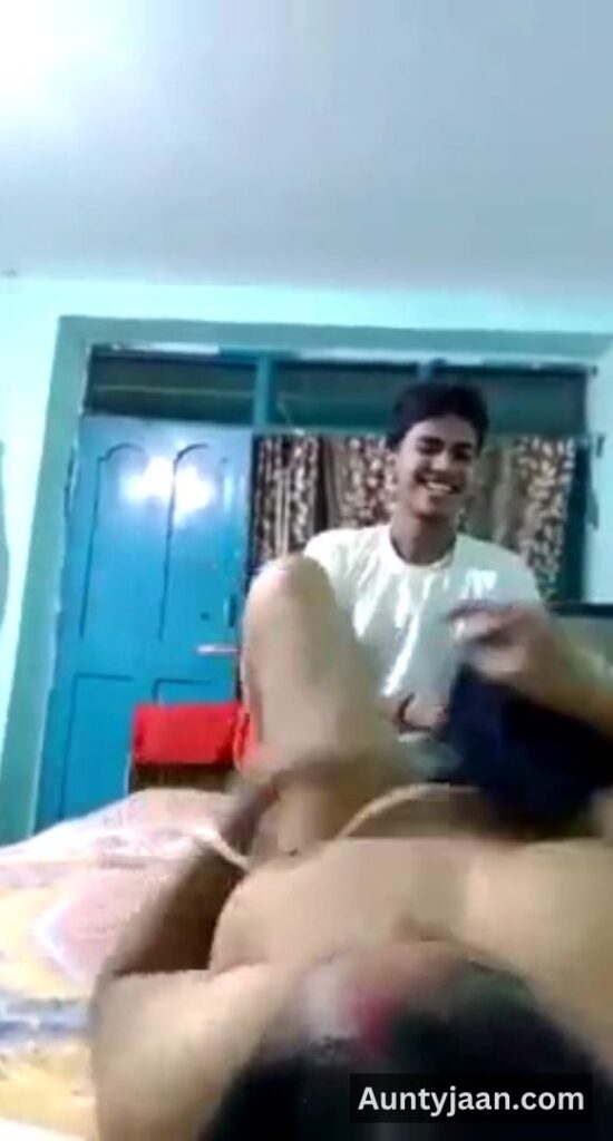 bhatije ne chachi ko choda