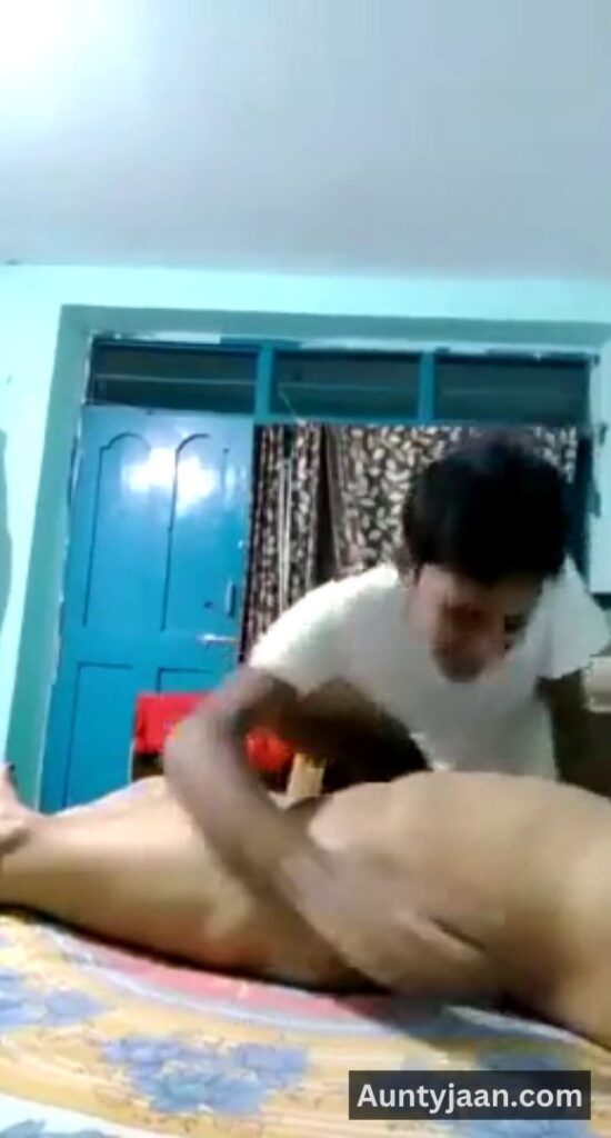 bhatije ne chachi ko choda