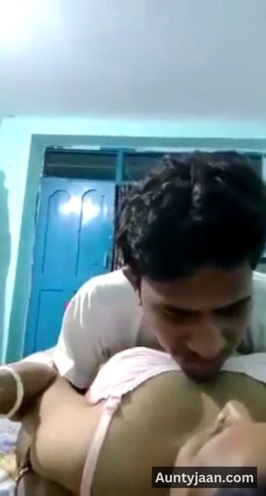 bhatije ne chachi ko choda