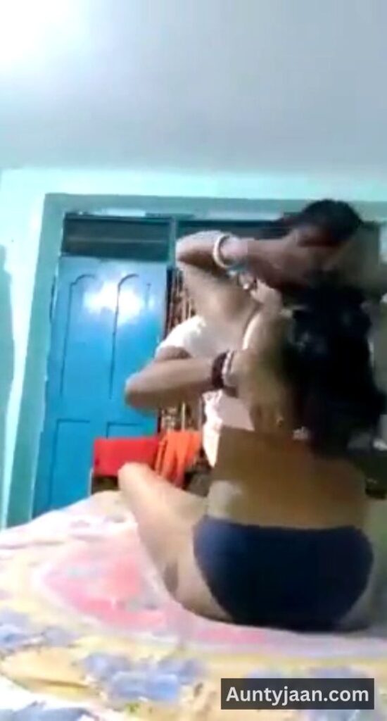bhatije ne chachi ko choda
