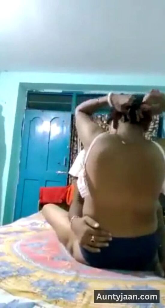 bhatije ne chachi ko choda