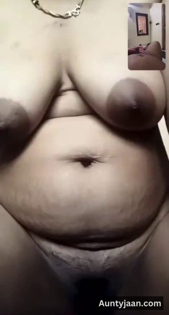 aunty paid nude show