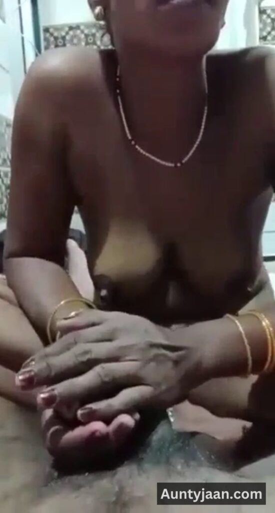 nangi aunty blowjob