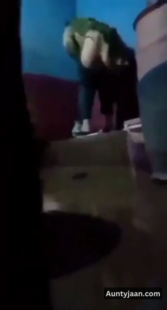 pakistani desi aunty pissing video