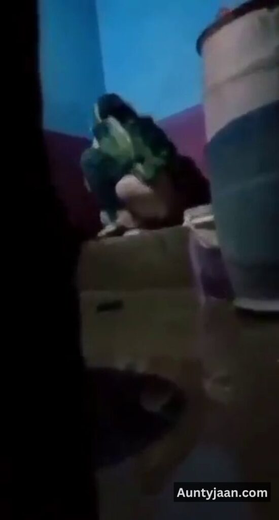 pakistani desi aunty pissing video