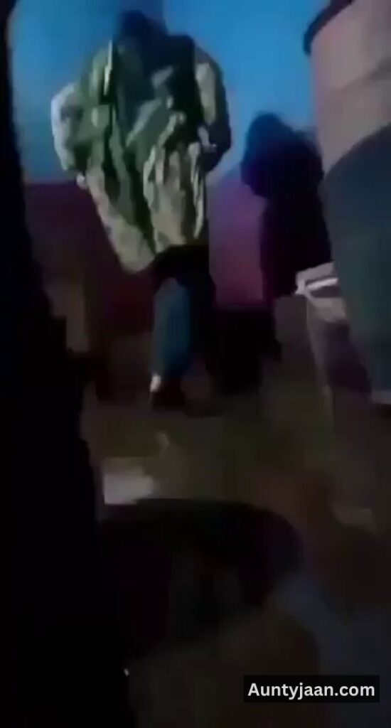 pakistani desi aunty pissing video