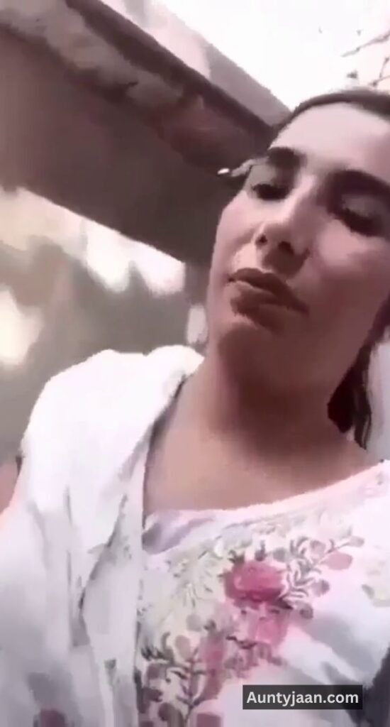 wife showing nudes