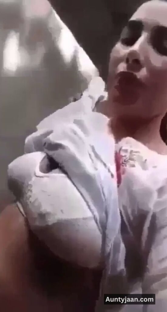 wife showing nudes