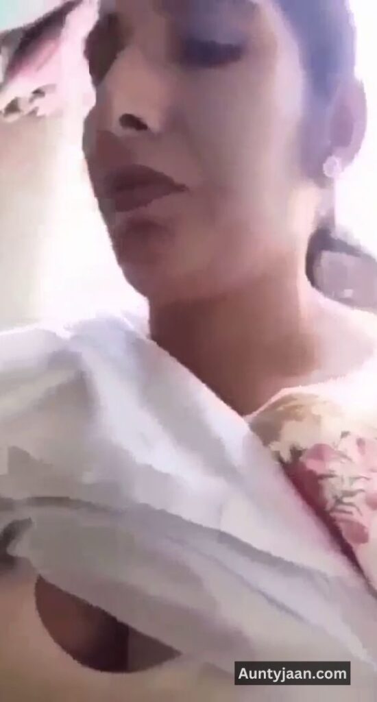 wife showing nudes