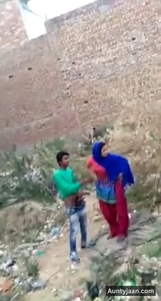 desi aunty outdoor sex