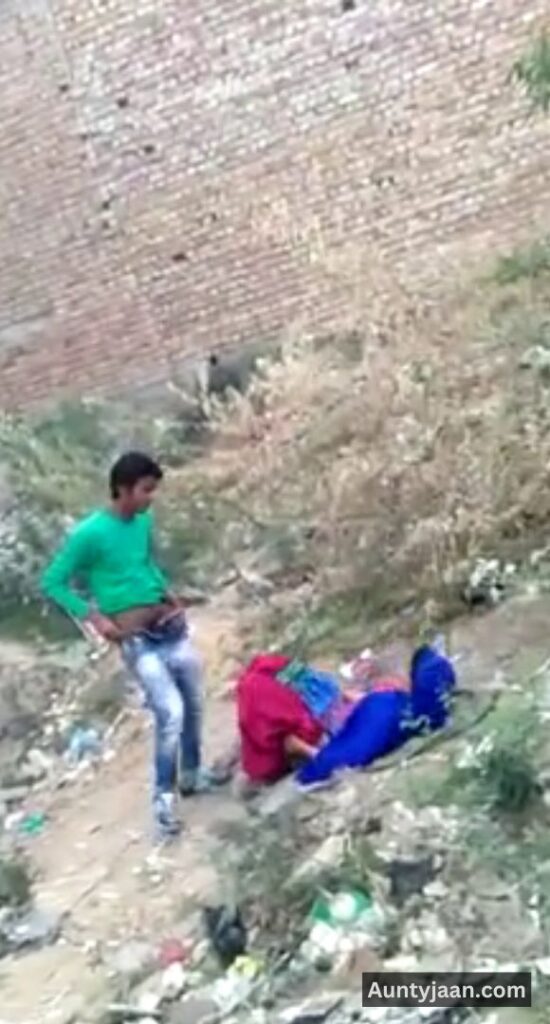 desi aunty outdoor sex