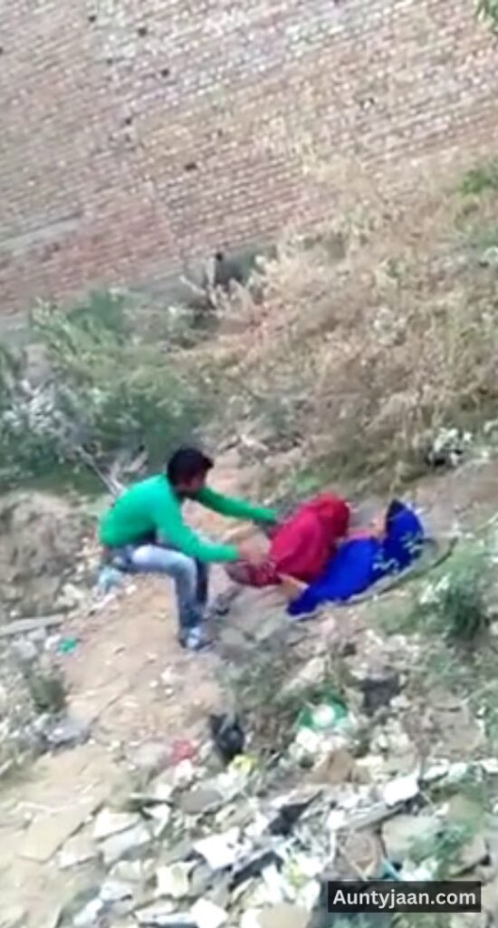 desi aunty outdoor sex