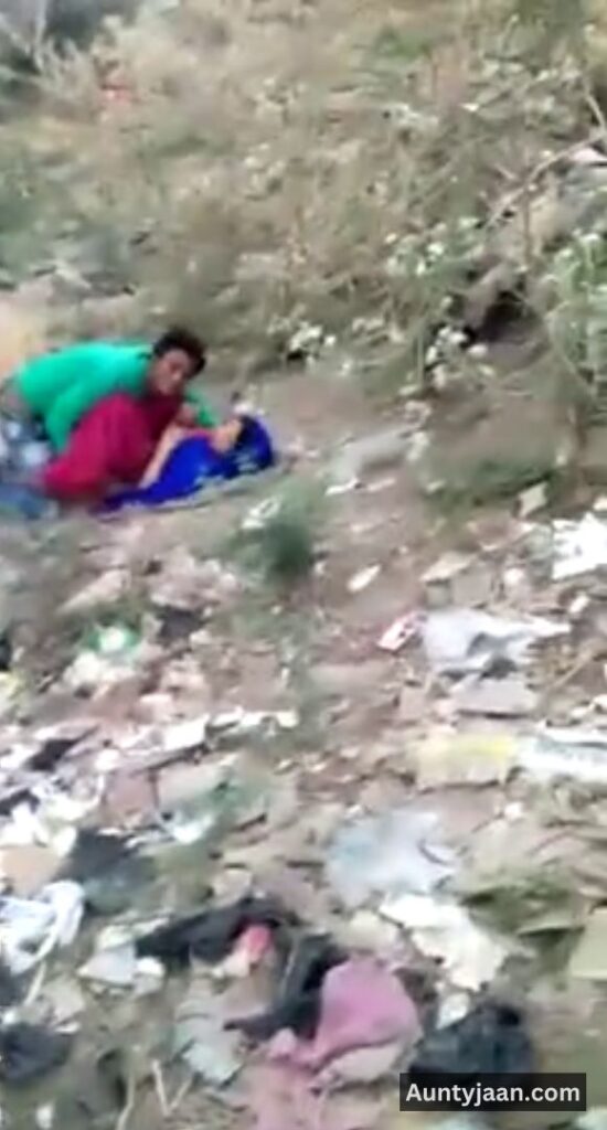 desi aunty outdoor sex