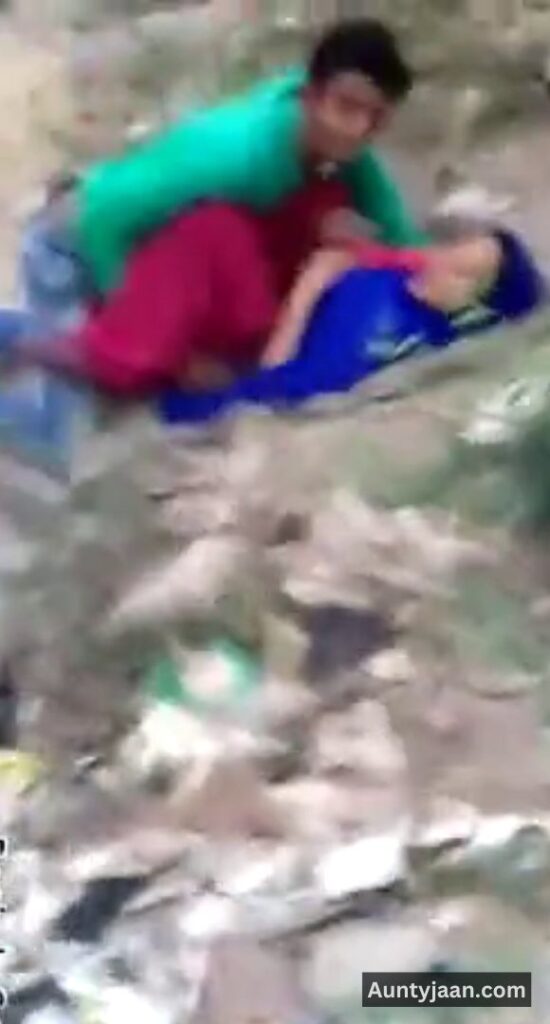 desi aunty outdoor sex