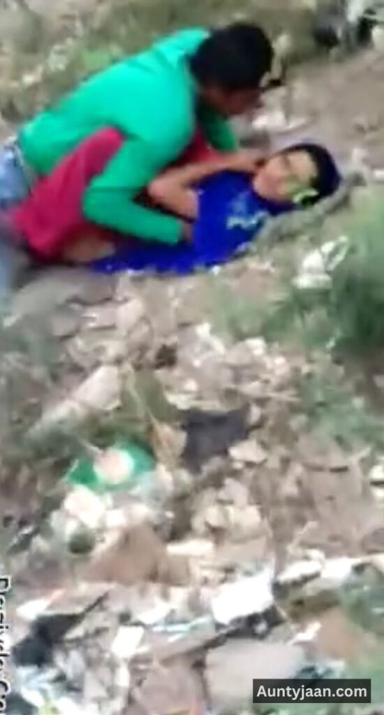 desi aunty outdoor sex