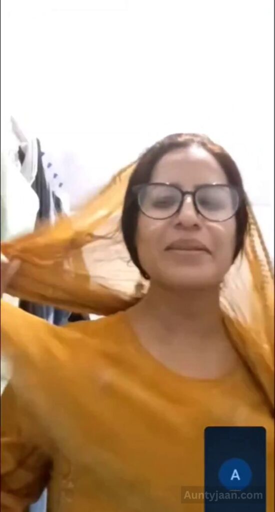 desi aunty video call nude