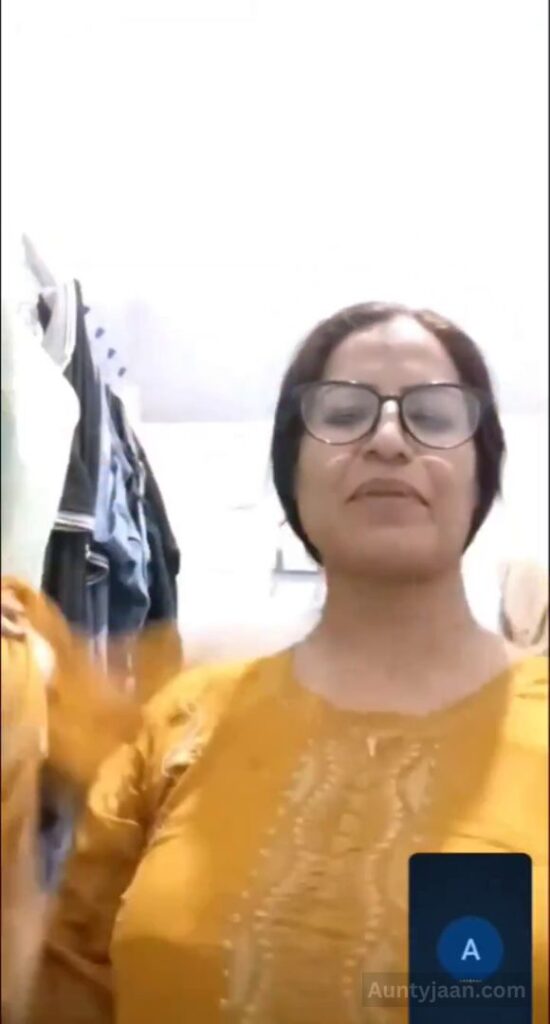 desi aunty video call nude