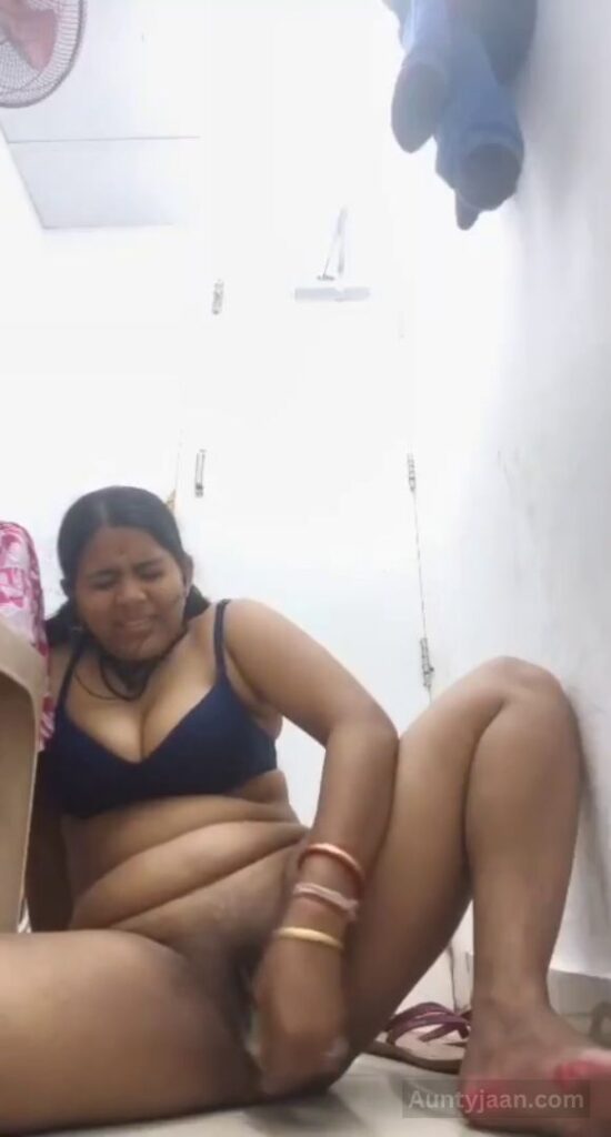 mallu aunty fingering