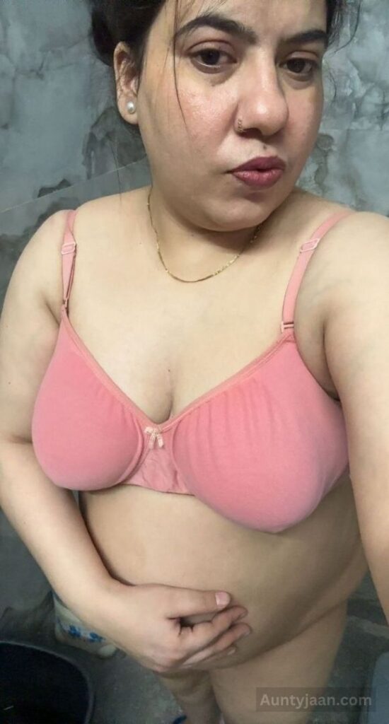 desi aunty nude pics