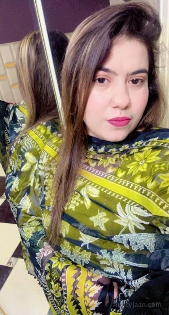desi aunty nude pics
