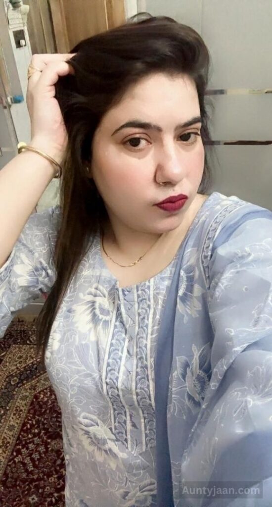 desi aunty nude pics
