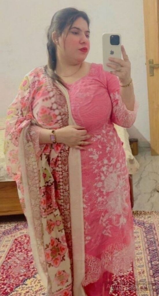 desi aunty nude pics