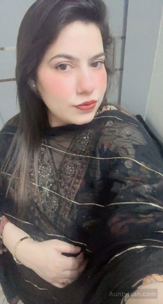 desi aunty nude pics