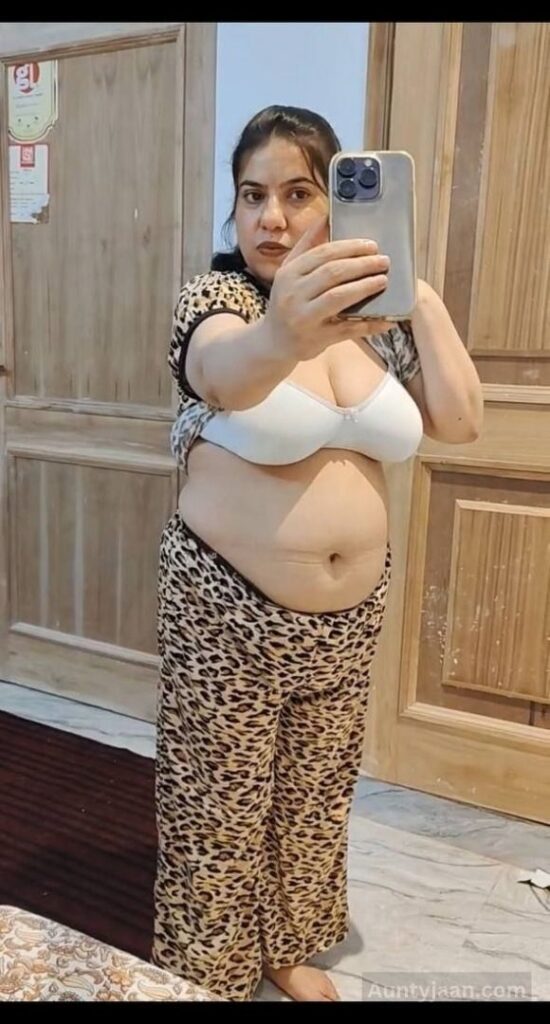 desi aunty nude pics