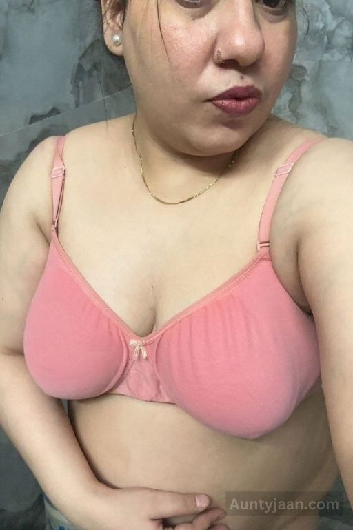 desi aunty nude pics