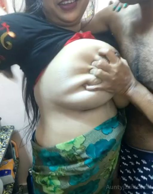 huge aunty boobs sucking