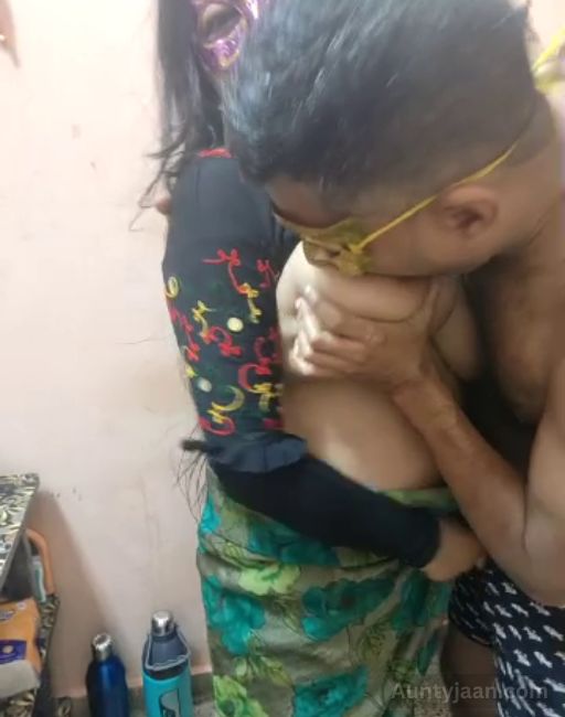 huge aunty boobs sucking