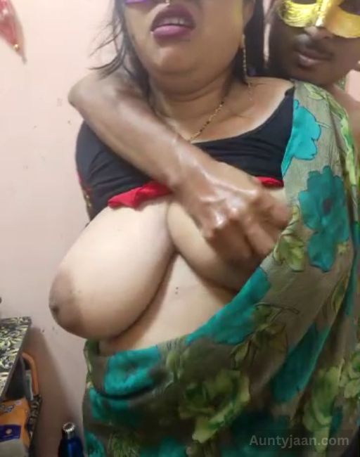huge aunty boobs sucking