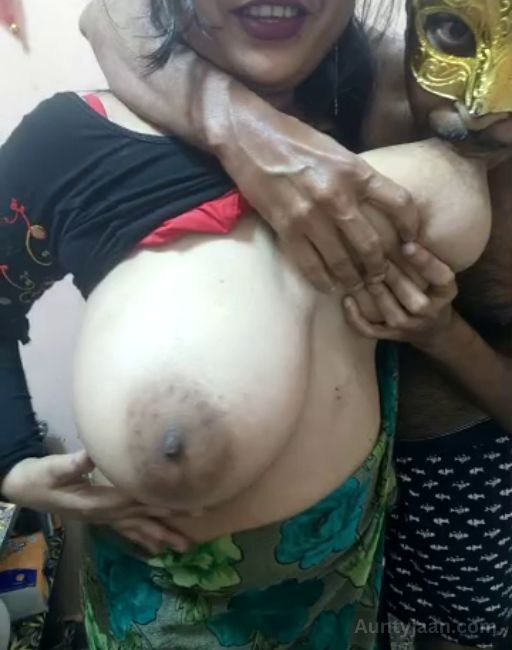 huge aunty boobs sucking
