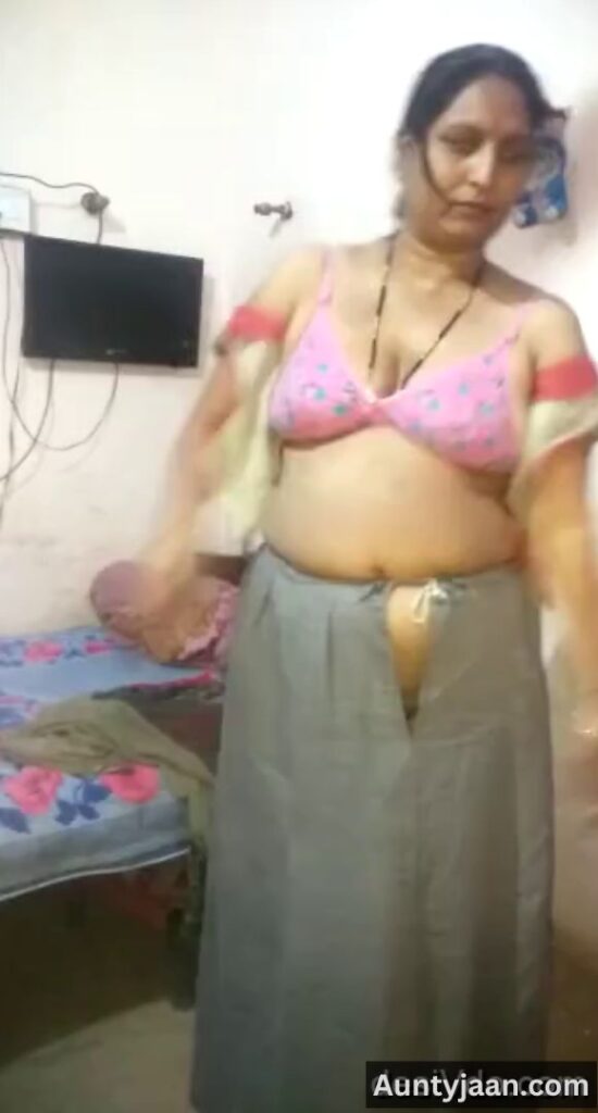 aunty mms xxx stripping saree