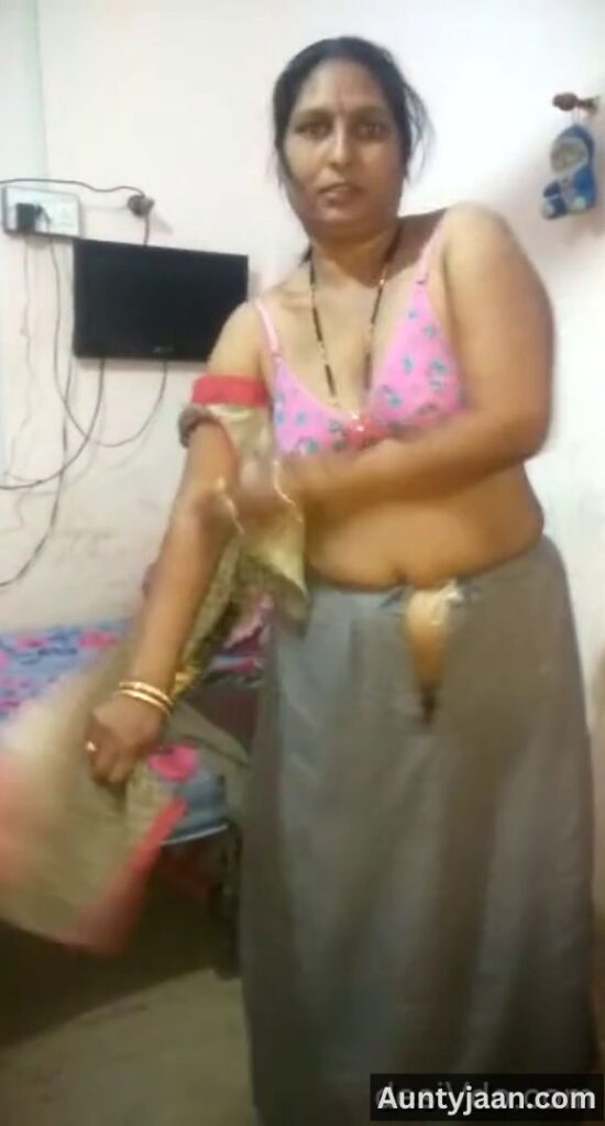 aunty mms xxx stripping saree