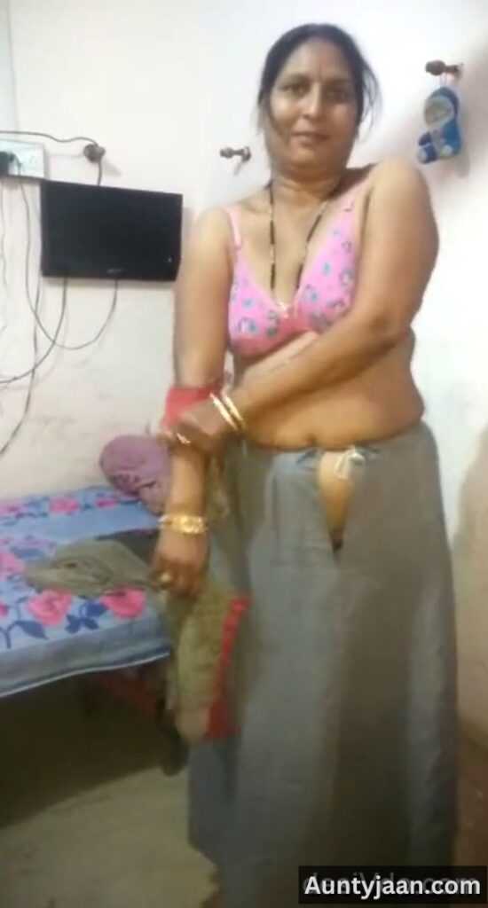 aunty mms xxx stripping saree