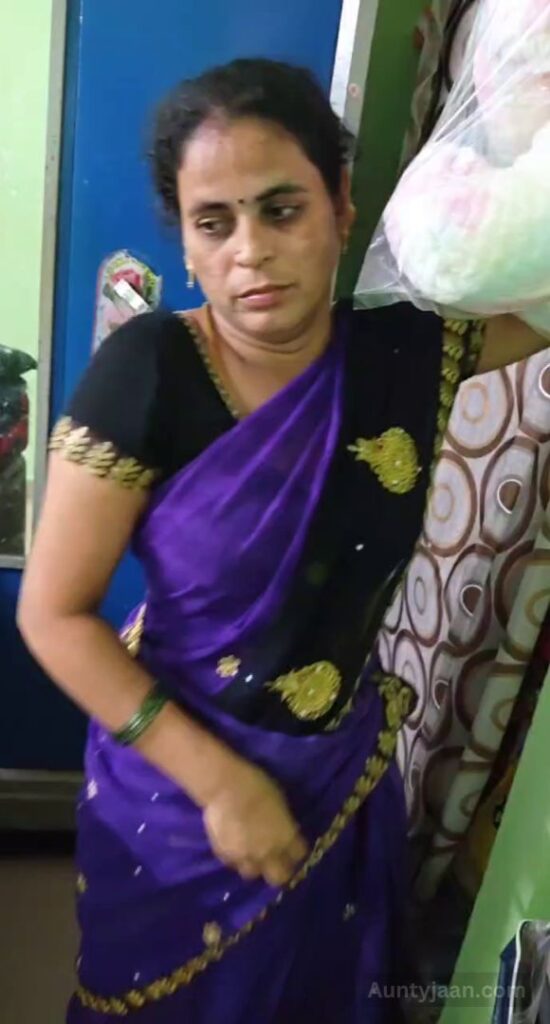 aunty ne choot aur boobs dikhaye