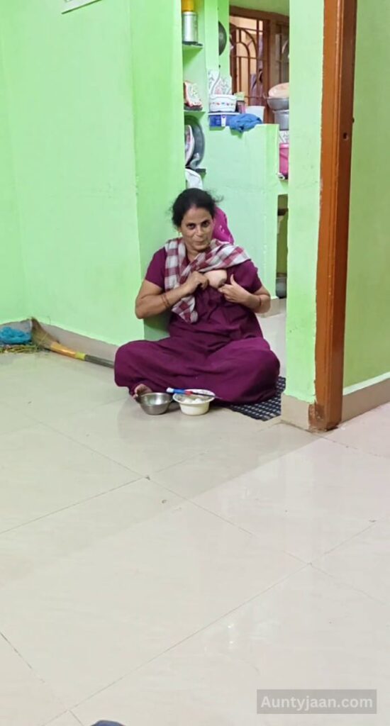 aunty ne choot aur boobs dikhaye