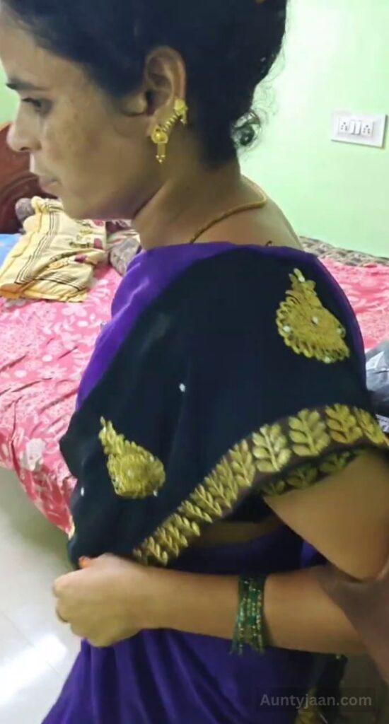 aunty ne choot aur boobs dikhaye