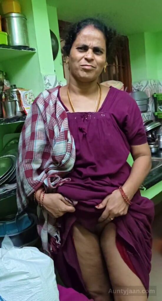 aunty ne choot aur boobs dikhaye