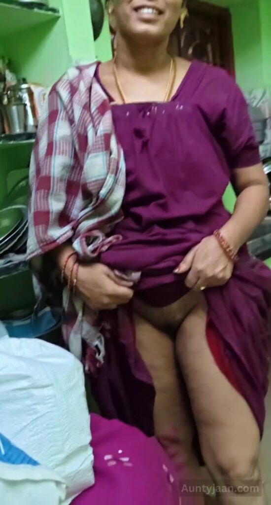 aunty ne choot aur boobs dikhaye