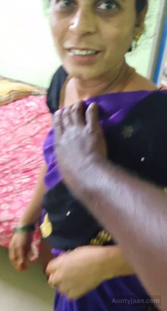 aunty ne choot aur boobs dikhaye
