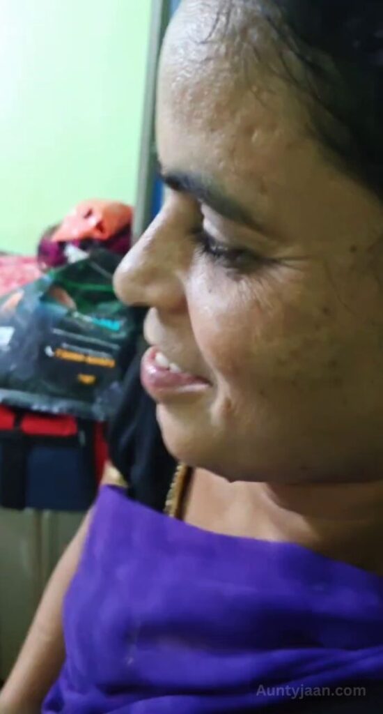 aunty ne choot aur boobs dikhaye