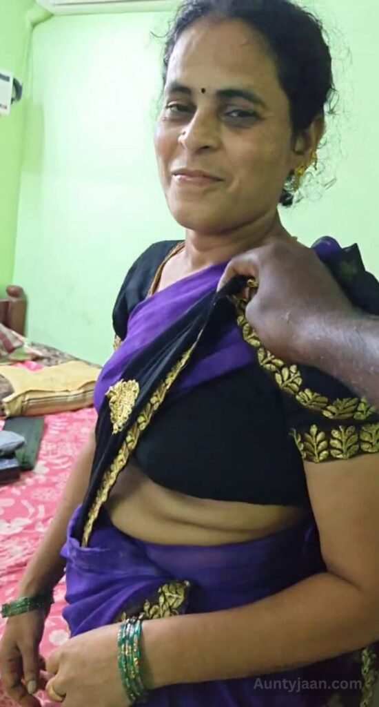 aunty ne choot aur boobs dikhaye