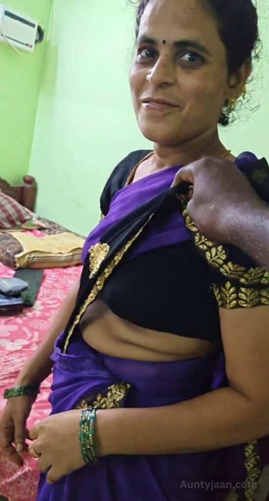 aunty ne choot aur boobs dikhaye