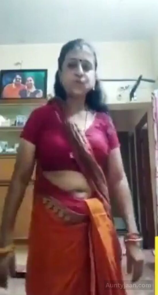 aunty desi saree nude