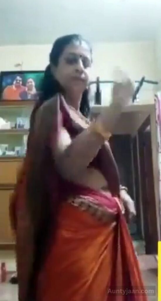 aunty desi saree nude