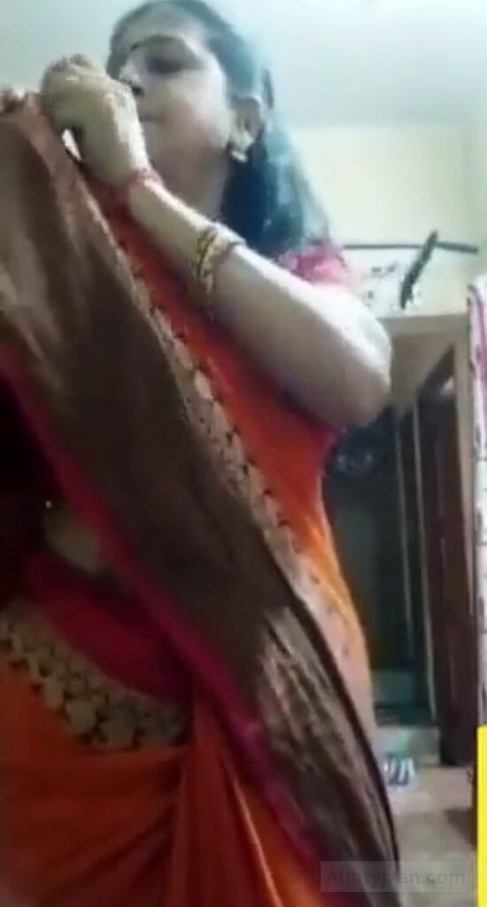 aunty desi saree nude