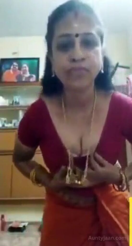 aunty desi saree nude