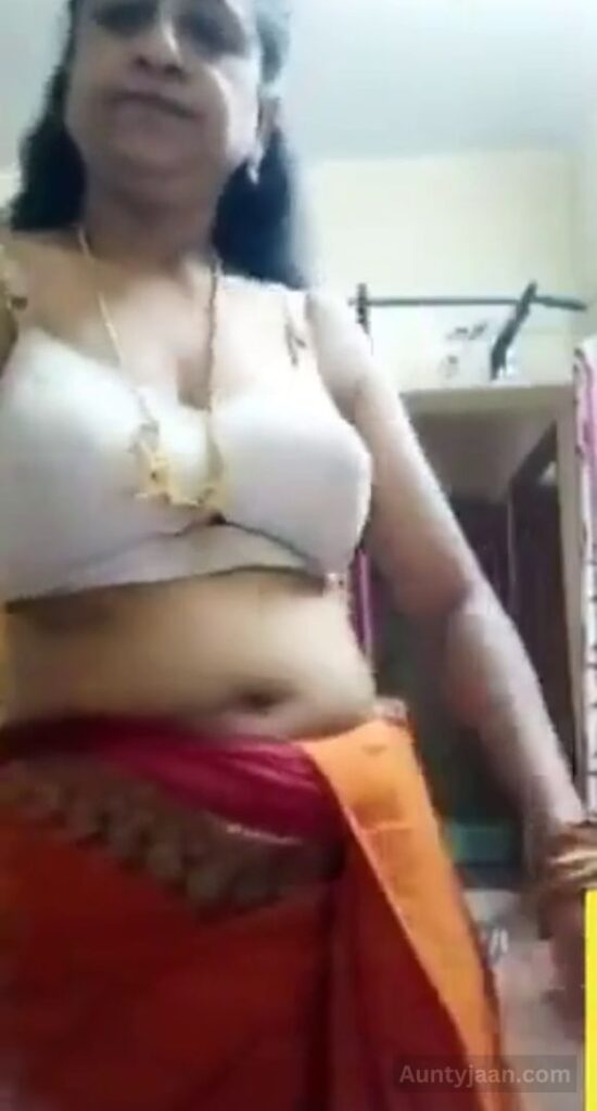aunty desi saree nude